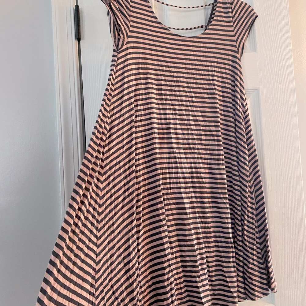 AE tan and navy stripped shift dress